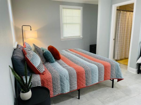 Adorable 1 Bedroom Guesthouse